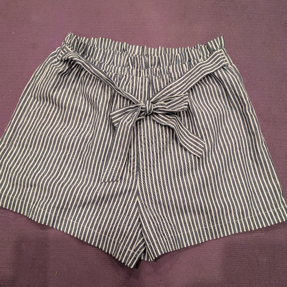 Andree By Unit Stripe Blue White Women's Shorts Large Coastal Beachy Ruffle Line